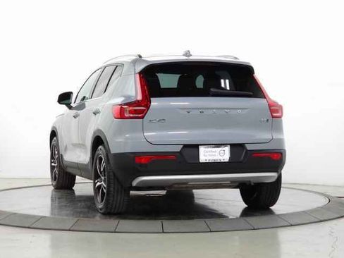 Certified 2025 Volvo XC40 B5 Core image 6