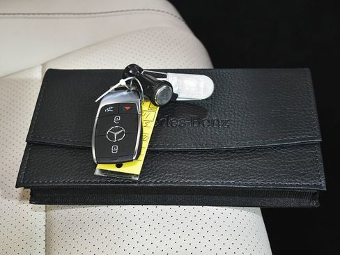 Used 2025 Mercedes-Benz GLE 350 4MATIC w/ AMG Line Exterior image 64