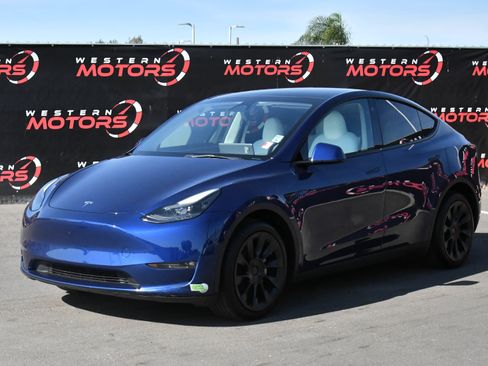 Used 2023 Tesla Model Y Long Range AWD/4WD image 3