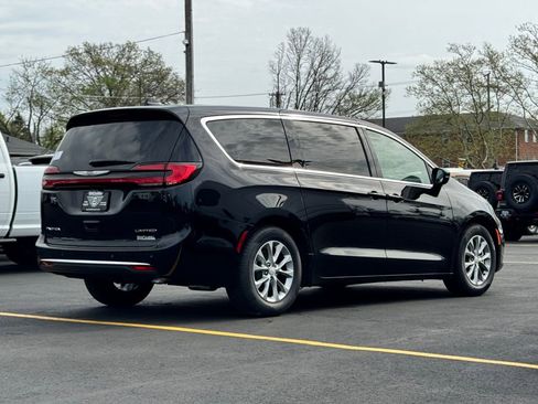 New 2026 Chrysler Pacifica Limited image 7