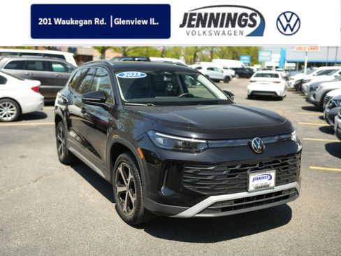 Used 2025 Volkswagen Tiguan SE w/ Panoramic Sunroof Package AWD/4WD image 1