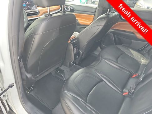 Used 2025 Jeep Compass Limited image 11