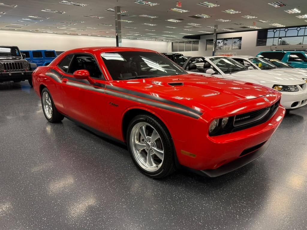 Used 2010 Dodge Challenger R/T RWD image 3