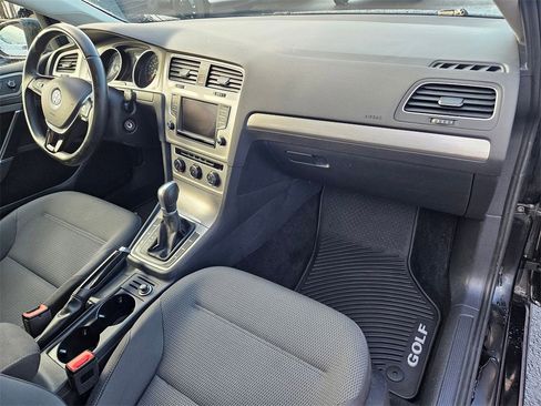 Used 2017 Volkswagen Golf S image 19