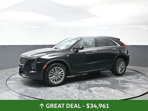 Used 2025 Cadillac XT4 Premium Luxury image 11