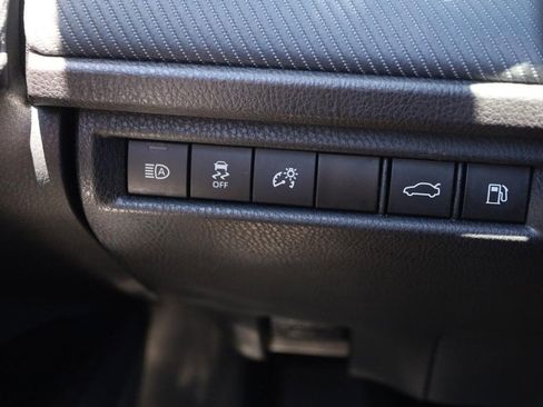 Used 2025 Toyota Camry SE FWD image 19