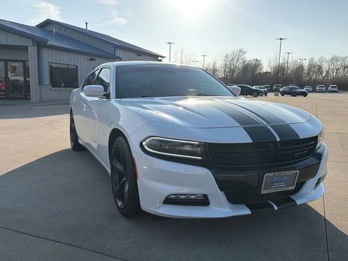 Used 2015 Dodge Charger SXT w/ Premium Group image 28