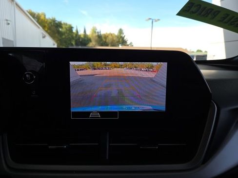 Used 2024 Chevrolet Trax RS w/ Sunroof Package image 11