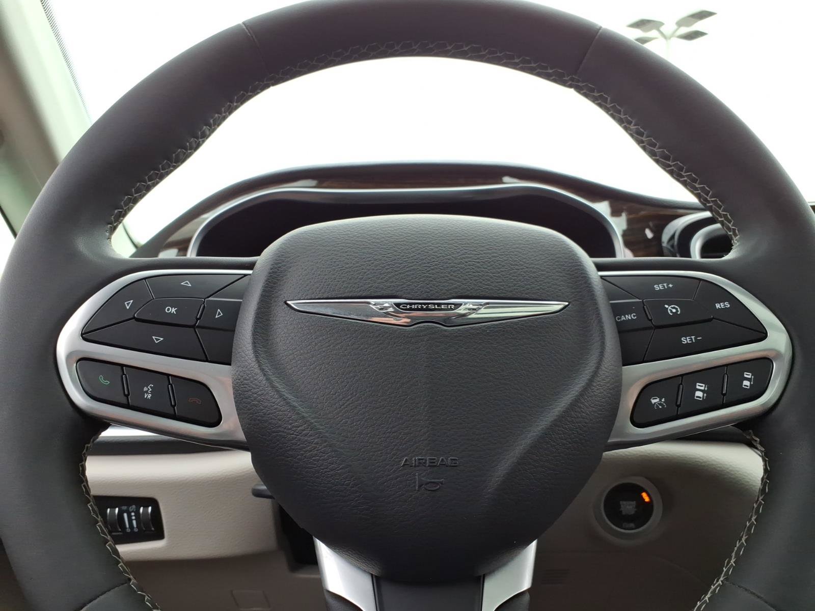 Used 2023 Chrysler Pacifica Limited FWD image 27
