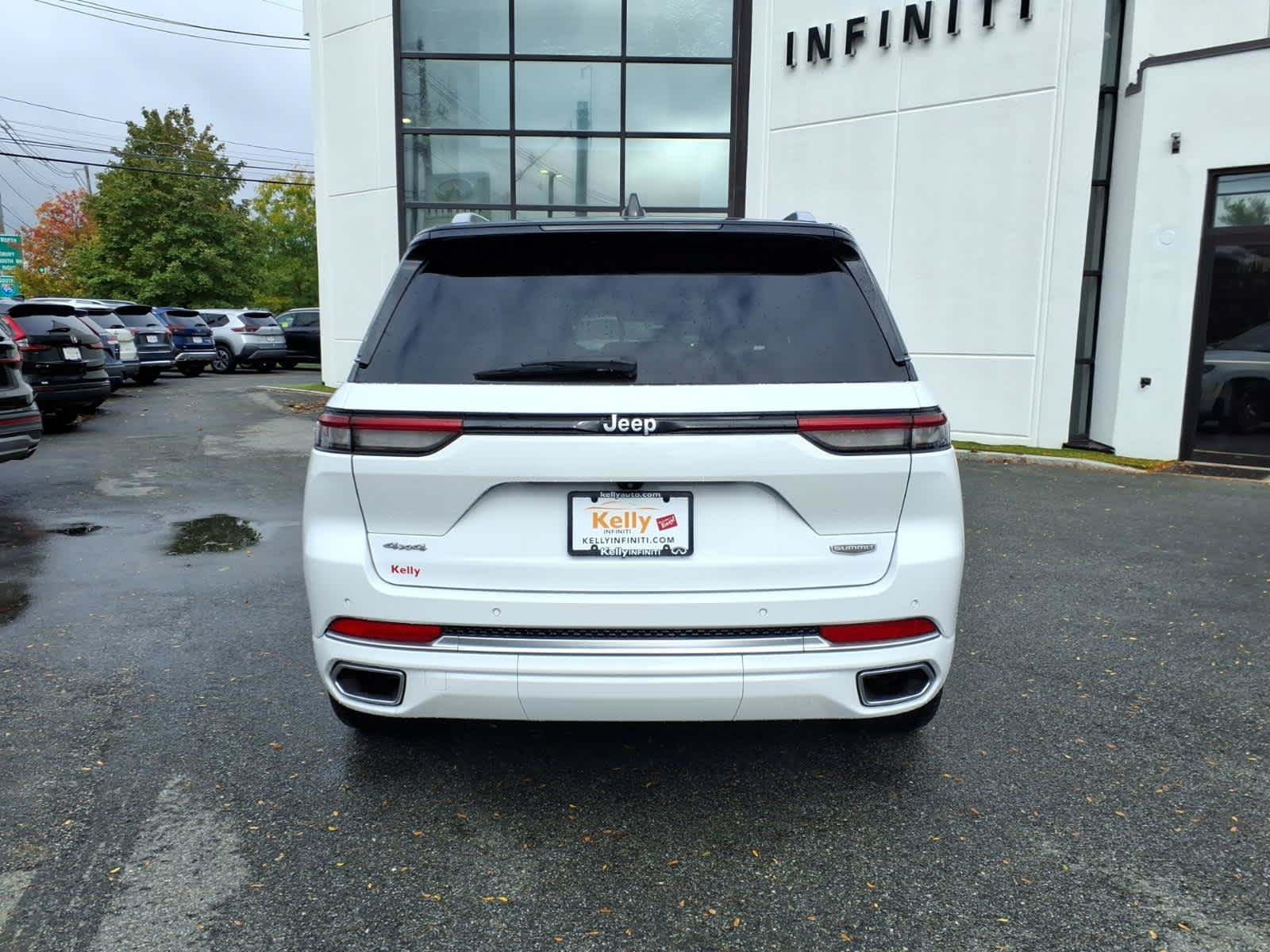 Used 2023 Jeep Grand Cherokee Summit AWD/4WD image 6