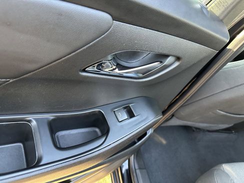 Used 2023 Chevrolet Traverse LT image 20