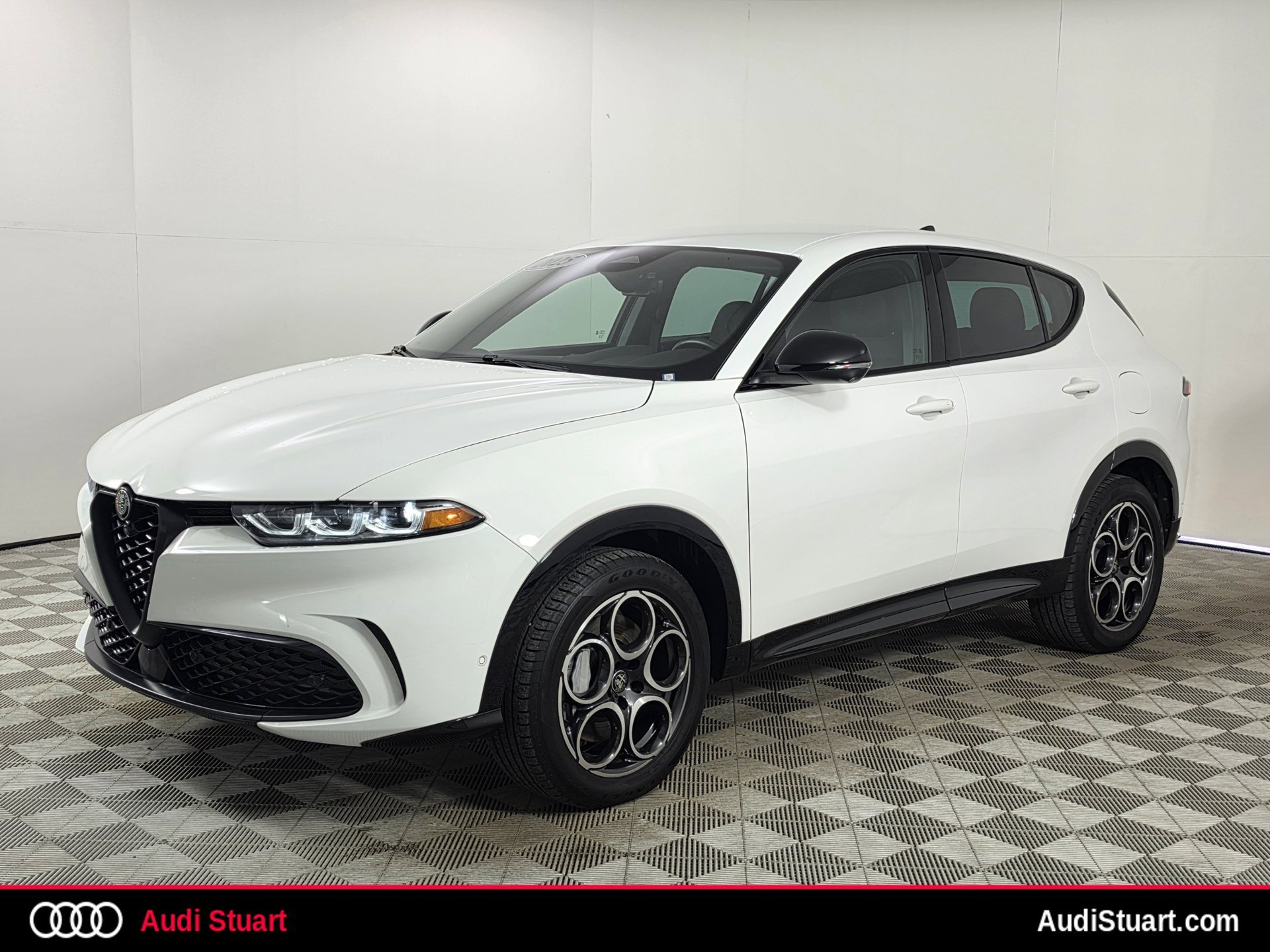 Used 2025 Alfa Romeo Tonale w/ Premium Package AWD/4WD 360° Tour