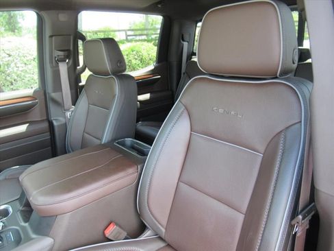 Used 2024 GMC Sierra 1500 Denali w/ Denali Reserve Package AWD/4WD image 18