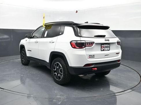 Used 2025 Jeep Compass Trailhawk AWD/4WD image 7