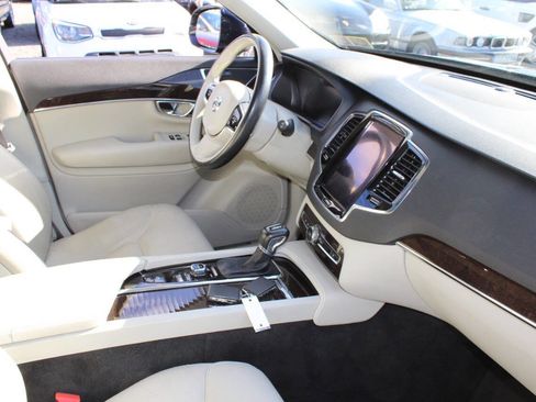Used 2016 Volvo XC90 T6 Momentum w/ Momentum Plus Package image 12