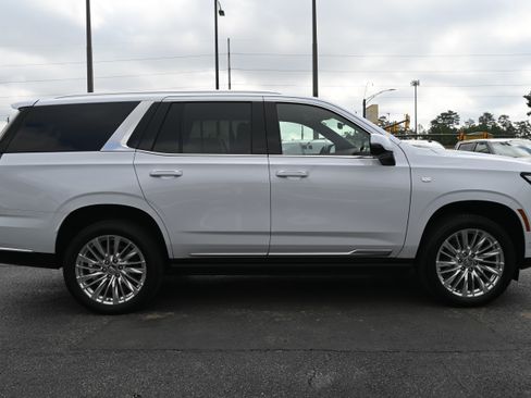 Used 2026 Cadillac Escalade Luxury w/ LPO, Floor Liner Package AWD/4WD image 11