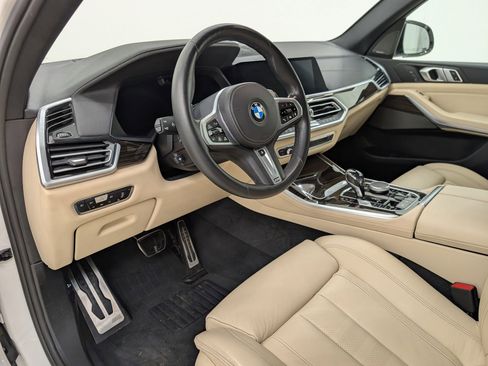 Used 2021 BMW X5 xDrive40i w/ M Sport Package image 4