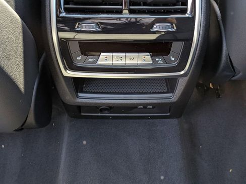 Used 2025 BMW X7 xDrive40i w/ M Sport Package AWD/4WD image 18