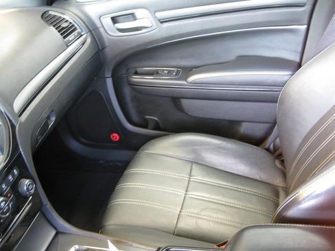 Used 2014 Chrysler 300 S image 22