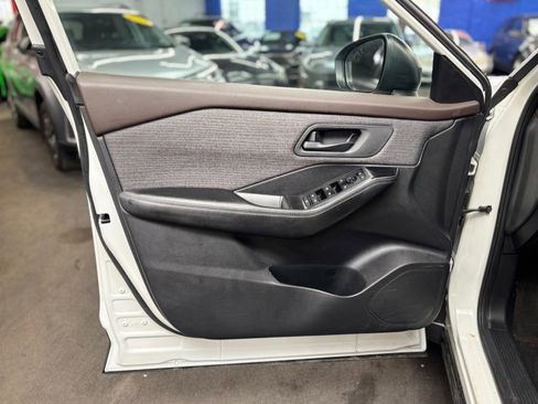 Used 2021 Nissan Rogue S AWD/4WD image 7