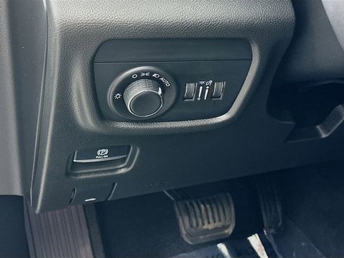 Certified 2023 Jeep Grand Cherokee Altitude image 18