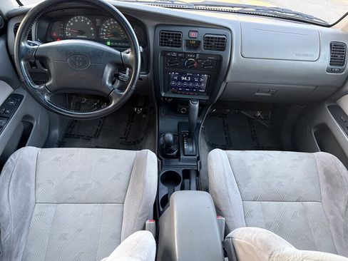 Used 2002 Toyota 4Runner SR5 w/ Upgrade Value Pkg 2 AWD/4WD image 28