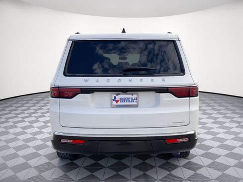 Used 2024 Jeep Wagoneer L Series II w/ Flexible Seating Group RWD image 11