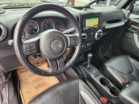 Used 2017 Jeep Wrangler Unlimited Sahara w/ Dual Top Group AWD/4WD image 28