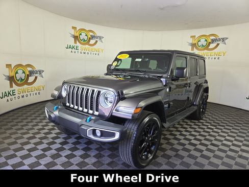 Used 2022 Jeep Wrangler Unlimited Sahara w/ Cold Weather Group AWD/4WD image 4