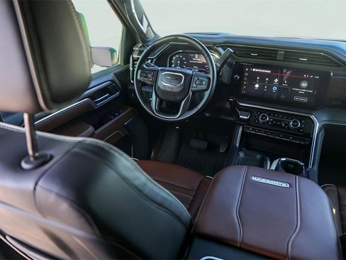 Certified 2025 GMC Sierra 2500 Denali Ultimate w/ Max Trailering Package image 29