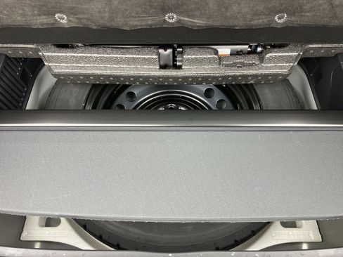 Used 2024 Toyota Venza Limited image 32