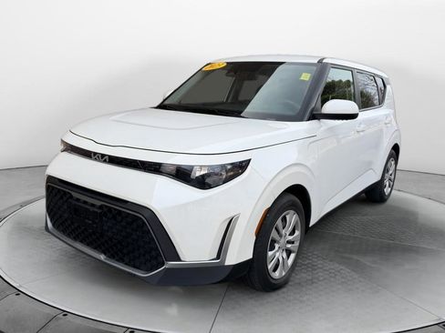 Used 2023 Kia Soul LX image 1