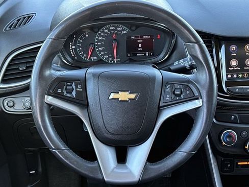 Used 2021 Chevrolet Trax LT w/ Sport Edition image 11