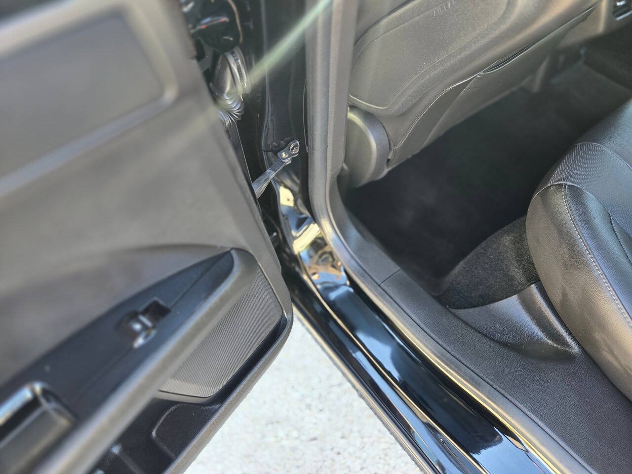 Used 2016 Ford Fusion Titanium FWD image 12