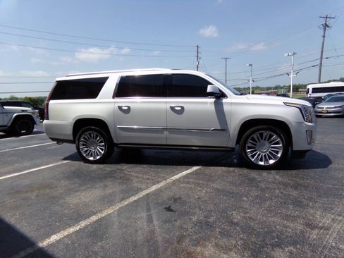 Used 2016 Cadillac Escalade ESV Platinum AWD/4WD image 59