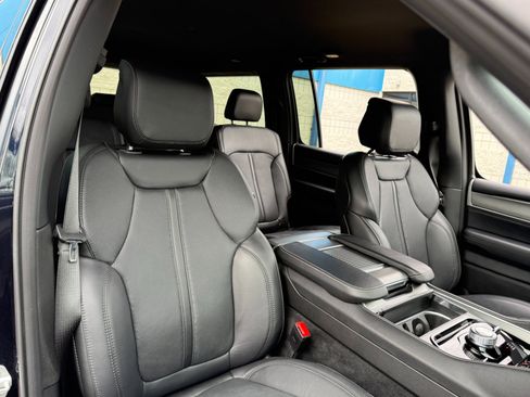 Used 2025 Jeep Wagoneer Series II image 25