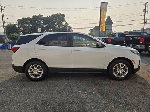 Used 2022 Chevrolet Equinox LS w/ LS Convenience Package FWD image 4