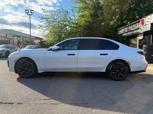 Used 2023 BMW i7 xDrive60 AWD/4WD image 4