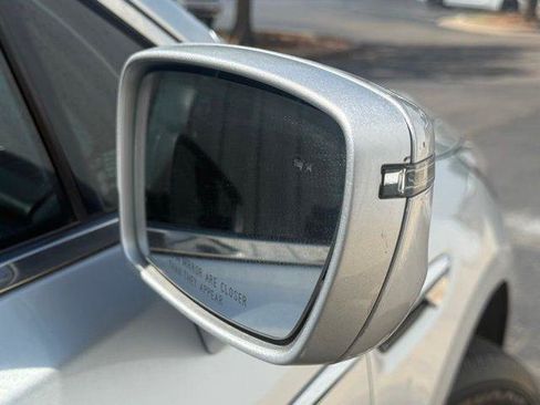 Used 2020 Buick Enclave Essence image 18