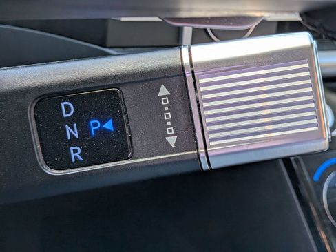 Used 2025 Hyundai Santa Fe SEL FWD image 19