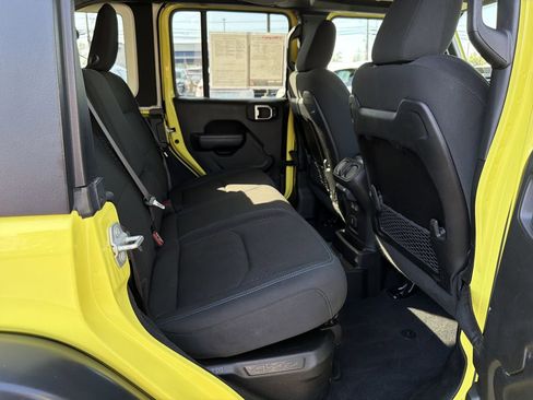 Used 2024 Jeep Wrangler Unlimited Rubicon 4xe w/ Convenience Group AWD/4WD image 18