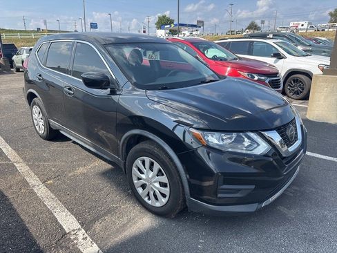 Used 2018 Nissan Rogue S image 3