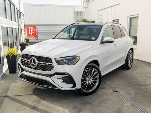 Used 2026 Mercedes-Benz GLE 450e 4MATIC image 3