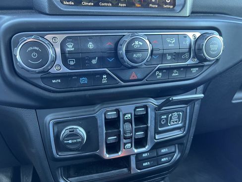 Used 2023 Jeep Wrangler Unlimited Sahara AWD/4WD image 29