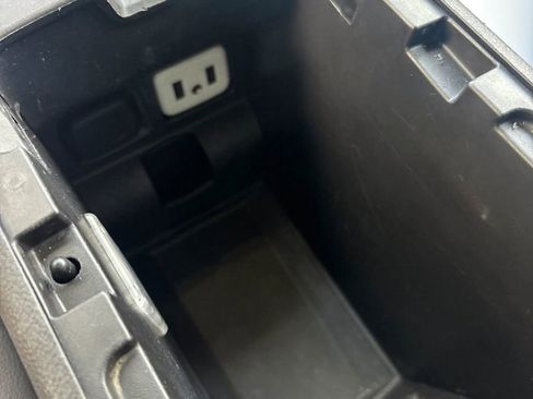 Used 2017 Chevrolet Impala LT w/ Convenience Package image 11