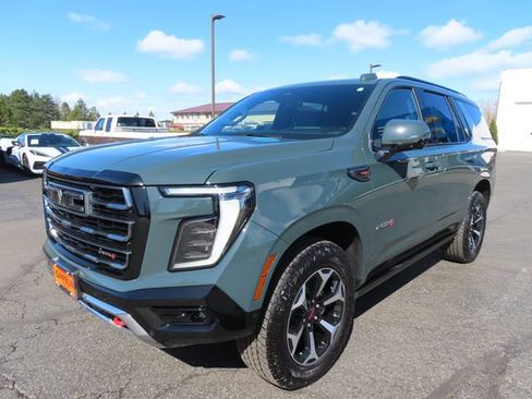 Used 2025 GMC Yukon AT4 w/ AT4 Premium Plus Package AWD/4WD image 3