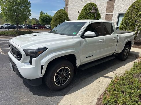 Used 2024 Toyota Tacoma TRD Sport image 6