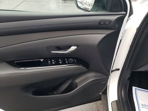 Used 2025 Hyundai Tucson Limited AWD/4WD image 16