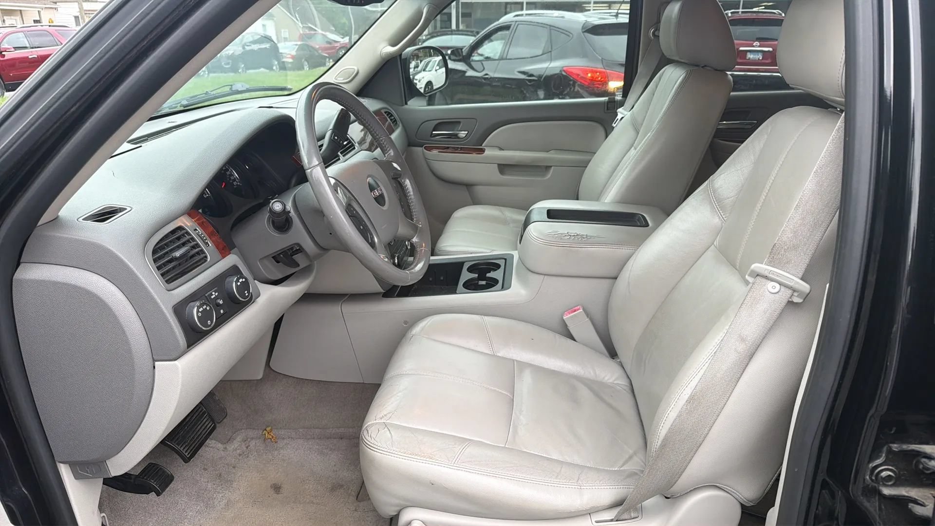Used 2011 GMC Yukon SLT AWD/4WD image 9