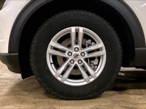 Certified 2020 Ford Explorer XLT w/ Equipment Group 202A AWD/4WD image 9